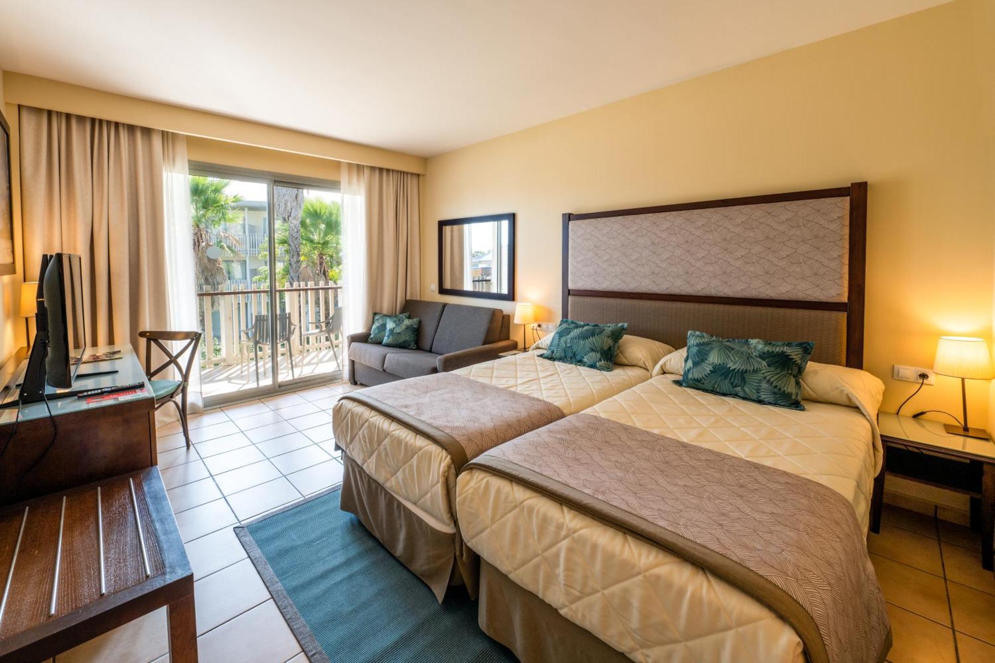 Standard Room Access to PortAventura Park 1 access to Ferrari Land,195302578:JPEG